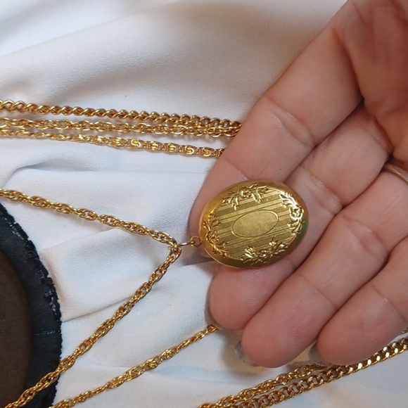 1960s Goldette NY Layered Locket & Pendant Necklace Beautiful! 20"-32" chains - Picture 2 of 10